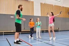 阿莱尼亚：当时我在巴萨没有位置，库库雷利亚也是一样